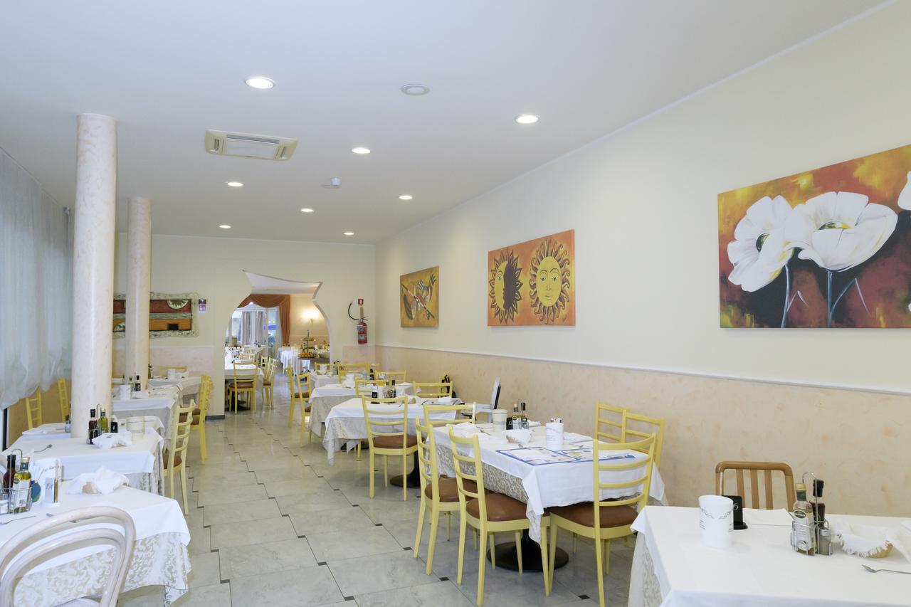 Mondial Hotel Cervia Exterior photo